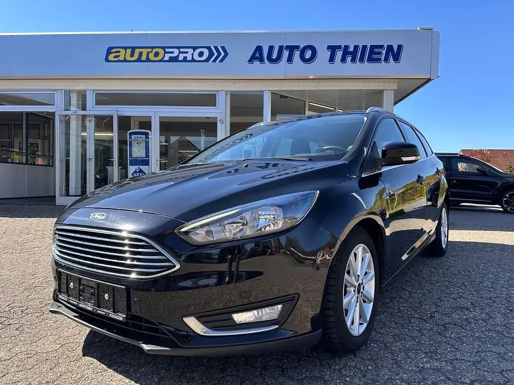 Second-hand Ford Focus Titanium 120 CP (88 kW) 2017 Negru Berlinǎ