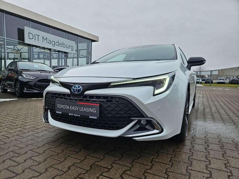 Neu Toyota Corolla 196 PS (144 kW) 2025 Platinum white pearl mc. Kombi
