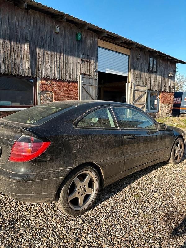 Gebraucht Mercedes C200 163 PS (119 kW) 2003 Schwarz Coupé
