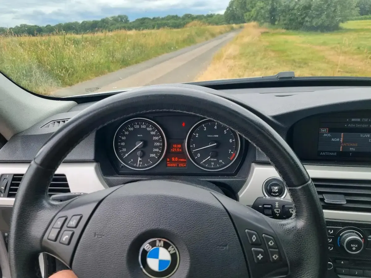 Gebraucht BMW 325 218 PS (160 kW) 2009 Silber Kombi