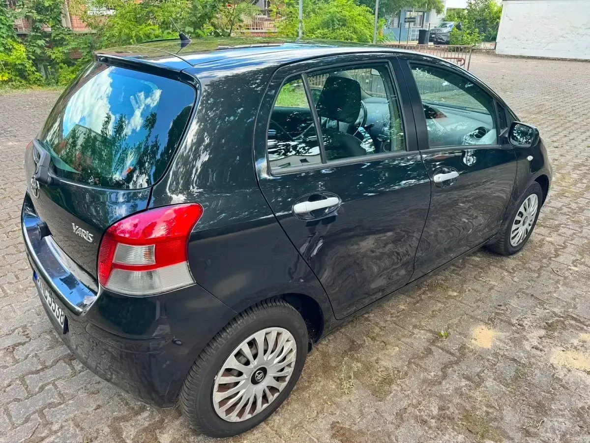 Gebraucht Toyota Yaris 69 PS (50 kW) 2010 Schwarz Kleinwagen