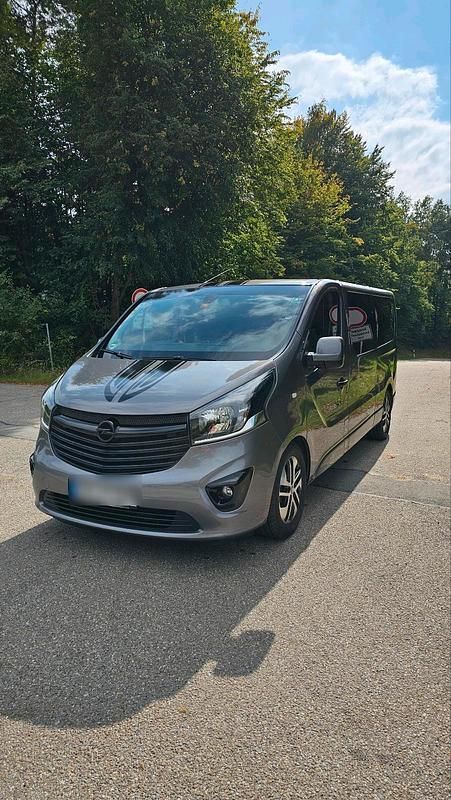 Grau Gebraucht 2015 Opel Vivaro Van / Kleinbus | 15.900 € - Bild 1/4