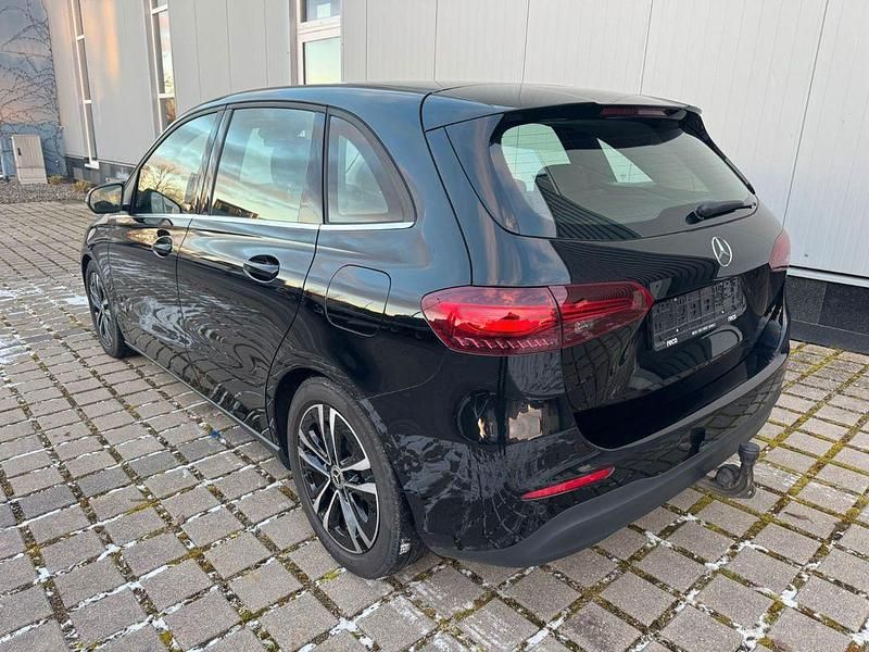 Gebraucht Mercedes B180 116 PS (85 kW) 2023 Schwarz Van / Kleinbus