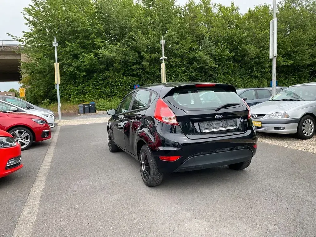 Gebraucht Ford Fiesta 82 PS (60 kW) 2016 Schwarz Kleinwagen