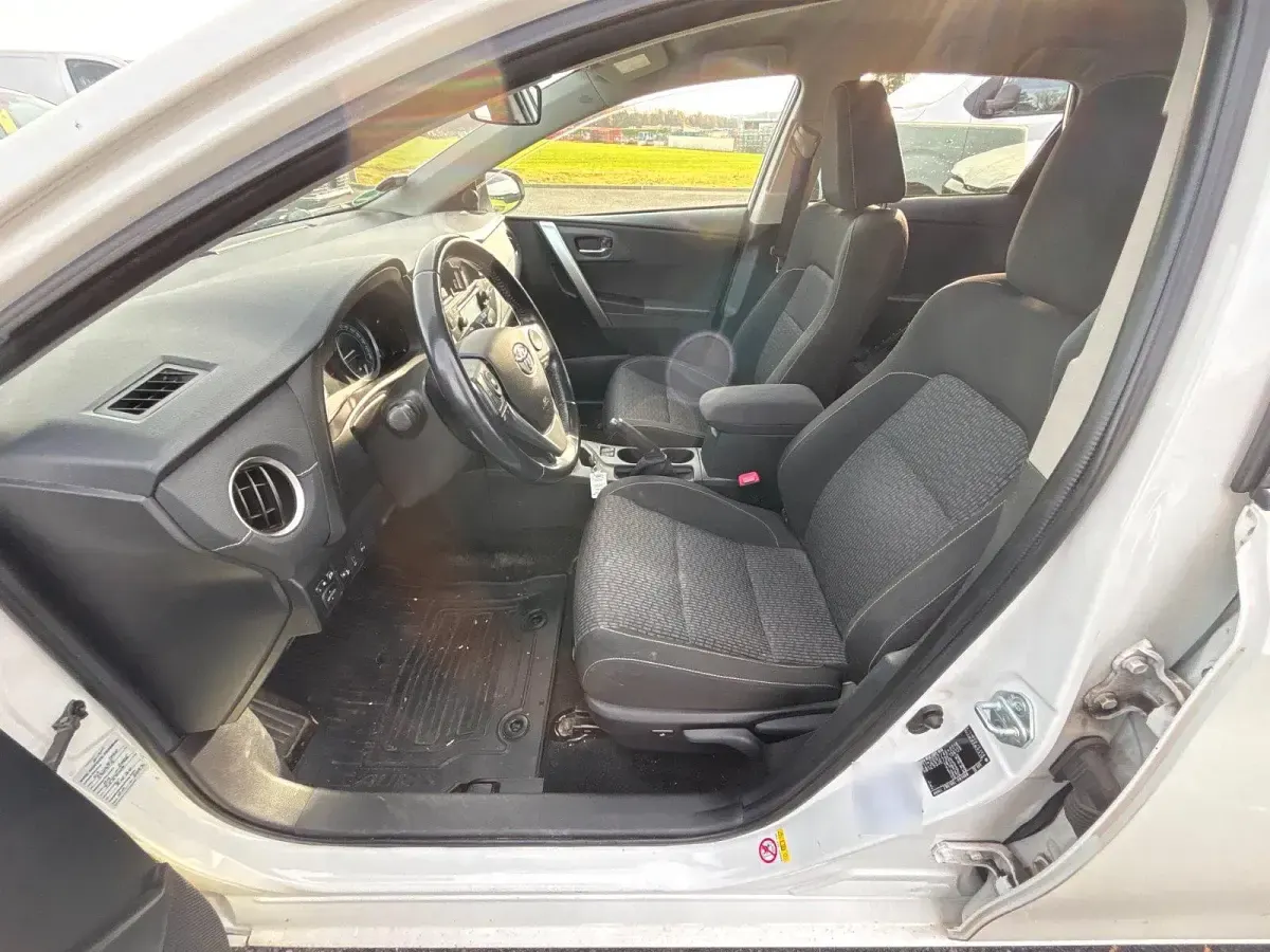 Gebraucht Toyota Auris 136 PS (100 kW) 2015 Weiß Kombi