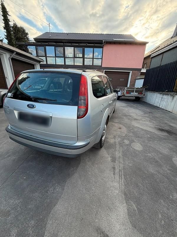Second-hand Ford Focus 101 CP (74 kW) 2006 Argintiu Break