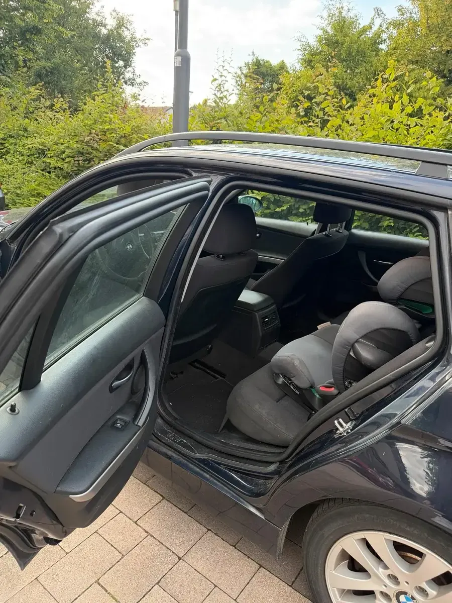 Gebraucht BMW 318 122 PS (89 kW) 2006 Blau Kombi
