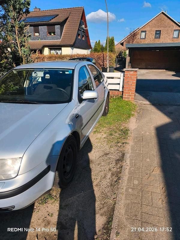 Second-hand VW Bora 101 CP (74 kW) 1999 Argintiu Berlinǎ