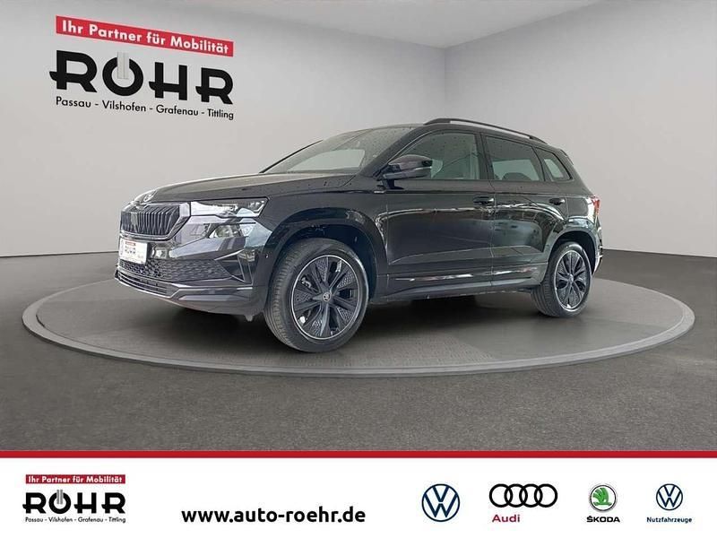 Schwarz magic perl Gebraucht 2025 Skoda Karoq SportLine SUV | 40.400 € (Fairer Preis) - Bild 1/4