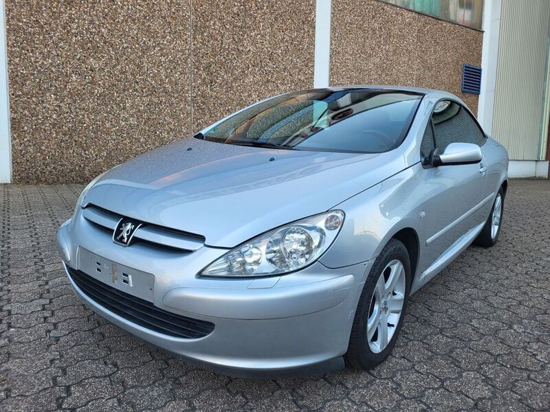Silber Gebraucht 2004 Peugeot 307 CC Cabrio | 2.499 € (Fairer Preis) - Bild 1/4
