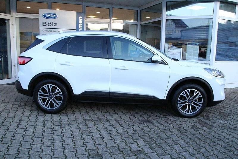 Gebraucht Ford Kuga Titanium 152 PS (111 kW) 2021 Frost weiß SUV