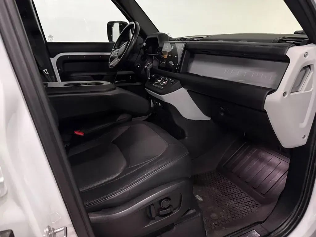 Gebraucht Land Rover Defender HSE Dynamic 300 PS (220 kW) 2022 Fuji white SUV