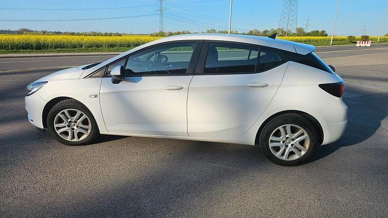 Gebraucht Opel Astra Dynamic 110 PS (80 kW) 2018 Weiß Limousine
