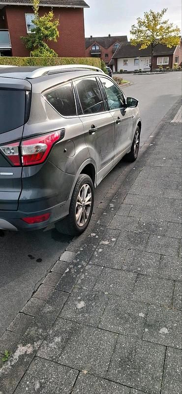 Gebraucht Ford Kuga Titanium 182 PS (133 kW) 2017 Grau SUV