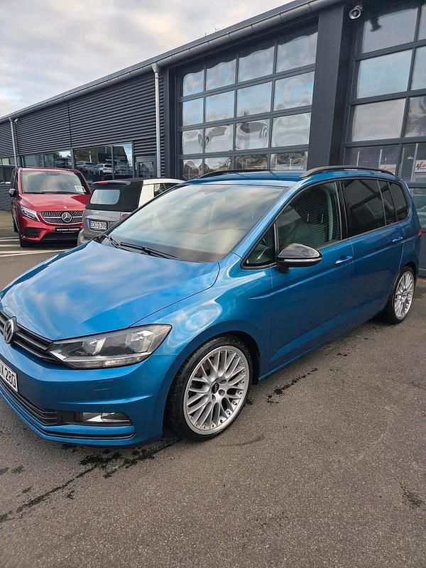 Blau Gebraucht 2015 VW Touran Van / Kleinbus | 10.200 € - Bild 1/4