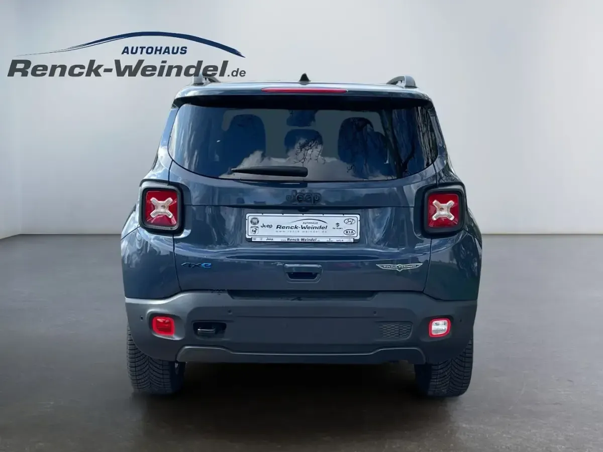 Gebraucht Jeep Renegade Trailhawk 179 PS (131 kW) 2022 Blau SUV