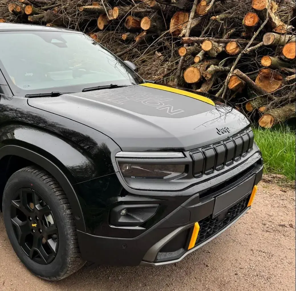 Neu Jeep Avenger North 145 PS (106 kW) 2026 Volcano black SUV