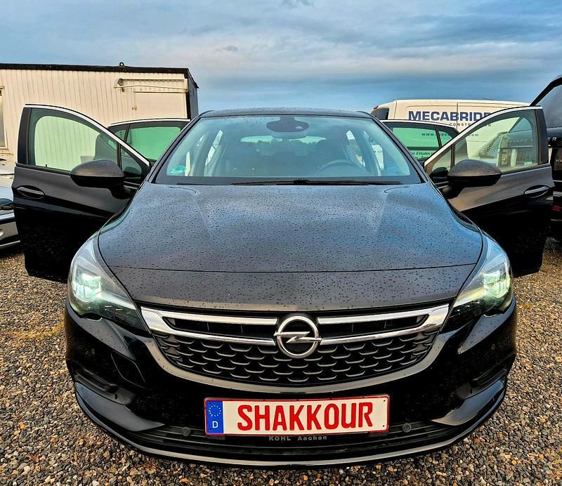 Schwarz Gebraucht 2016 Opel Astra Limousine | 7.999 € (Etwas zu teuer) - Bild 1/4