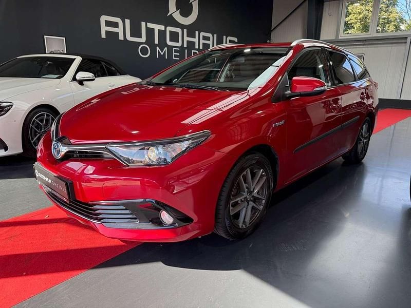 3r3 rubinrot metallic Gebraucht 2016 Toyota Auris Hybrid Edition Kombi | 11.900 € (Fairer Preis) - Bild 1/4