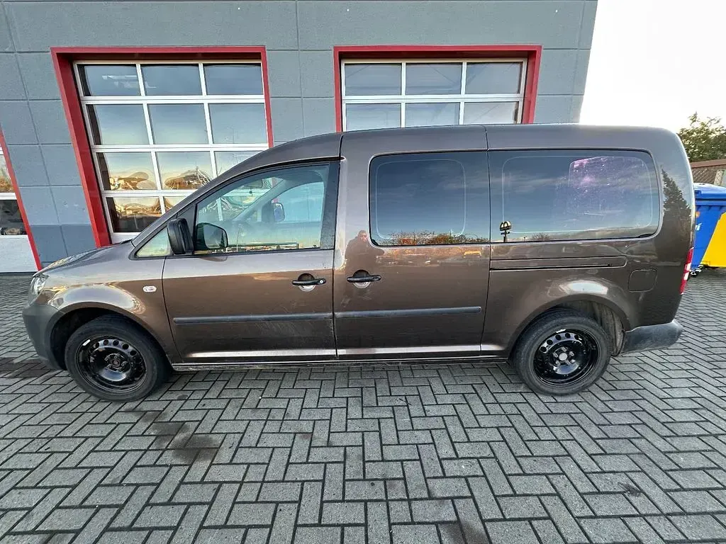 Używany VW Caddy 102 KM (75 kW) 2011 Brązowy Minivan