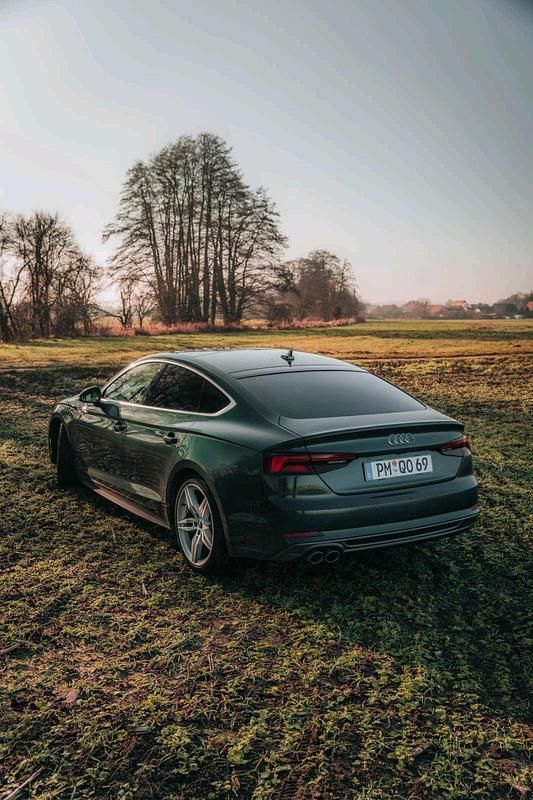 Grün Gebraucht 2018 Audi A5 Coupé | 25.500 € (Teuer) - Bild 1/4