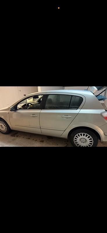 Gebraucht Opel Astra 125 PS (91 kW) 2005 Silber Limousine