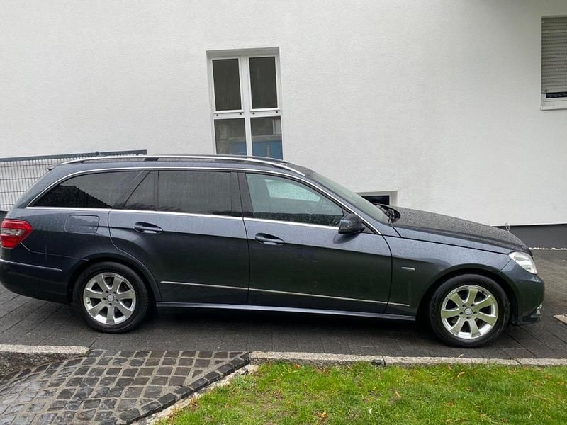 Gebraucht Mercedes E300 Avantgarde 231 PS (169 kW) 2011 Kombi
