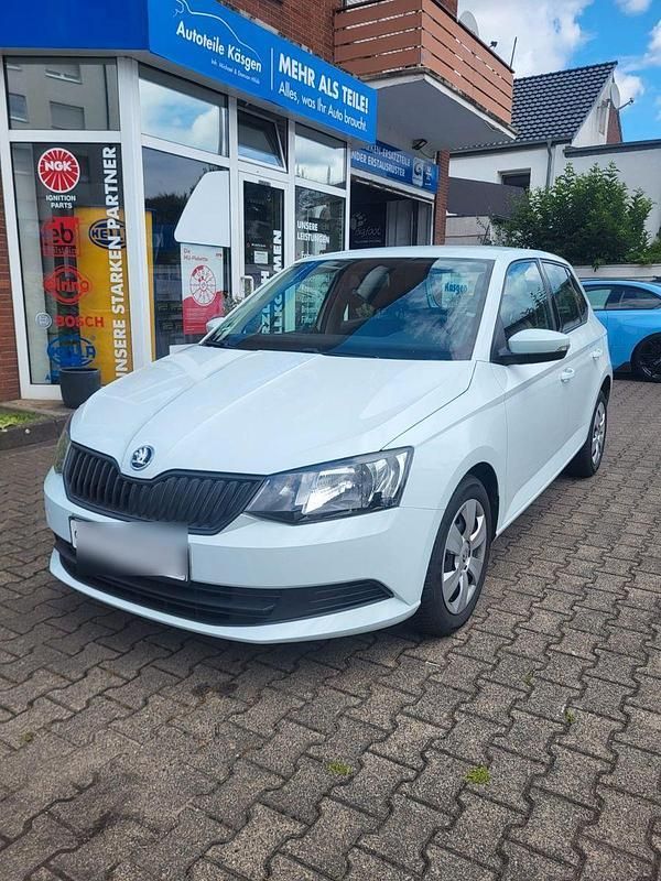 Weiß Gebraucht 2017 Skoda Fabia Cool Edition Kleinwagen | 6.490 € (Guter Preis) - Bild 1/4