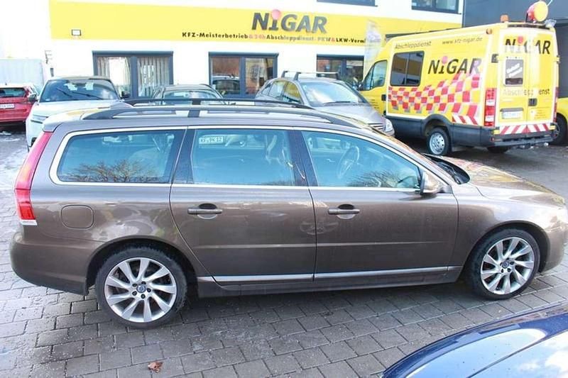 Gebraucht Volvo V70 Momentum 163 PS (119 kW) 2015 Braun Kombi