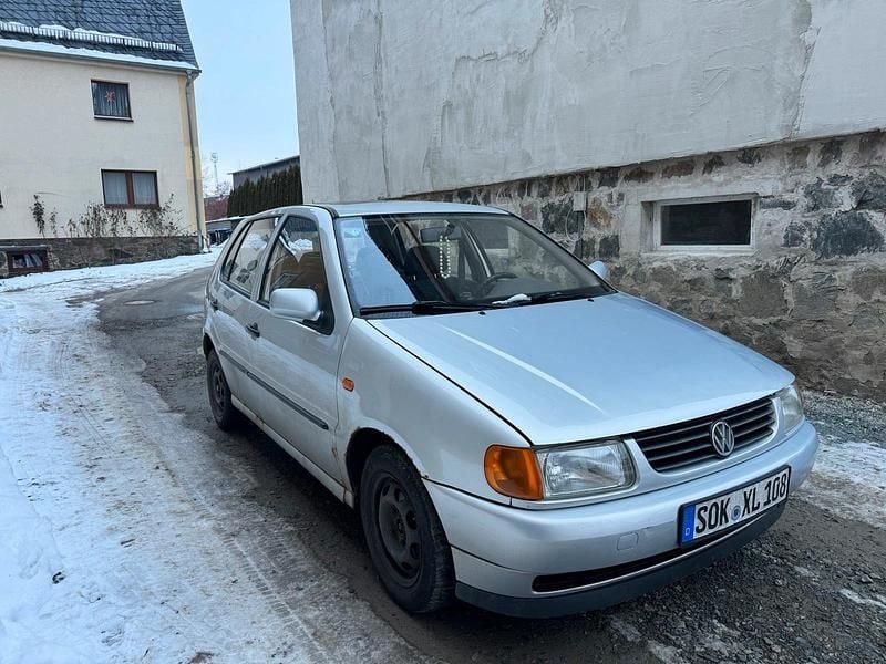 Gebraucht VW Polo 60 PS (44 kW) 1998 Silber Limousine