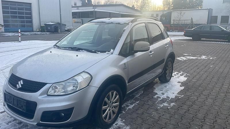 Silber Gebraucht 2012 Suzuki SX4 Comfort Kleinwagen | 2.900 € (Superpreis) - Bild 1/4