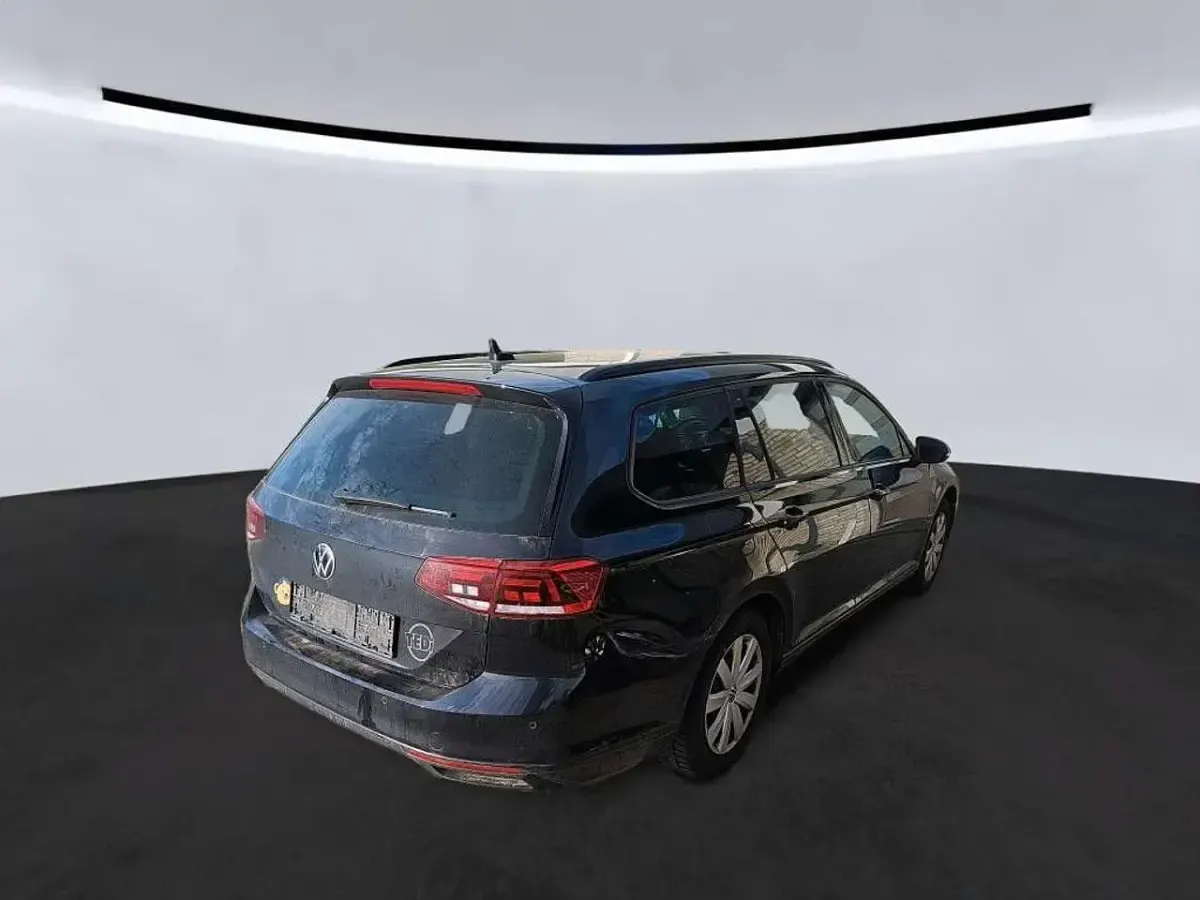 Gebraucht VW Passat Basis 122 PS (89 kW) 2021 Deep black Kombi