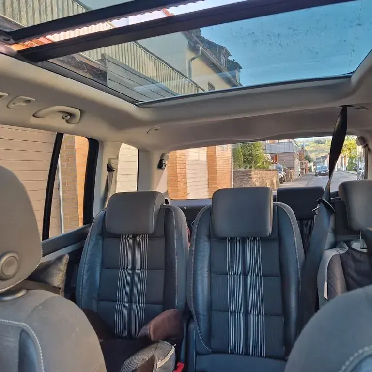 Gebraucht VW Touran Match 140 PS (102 kW) 2012 Schwarz Van / Kleinbus