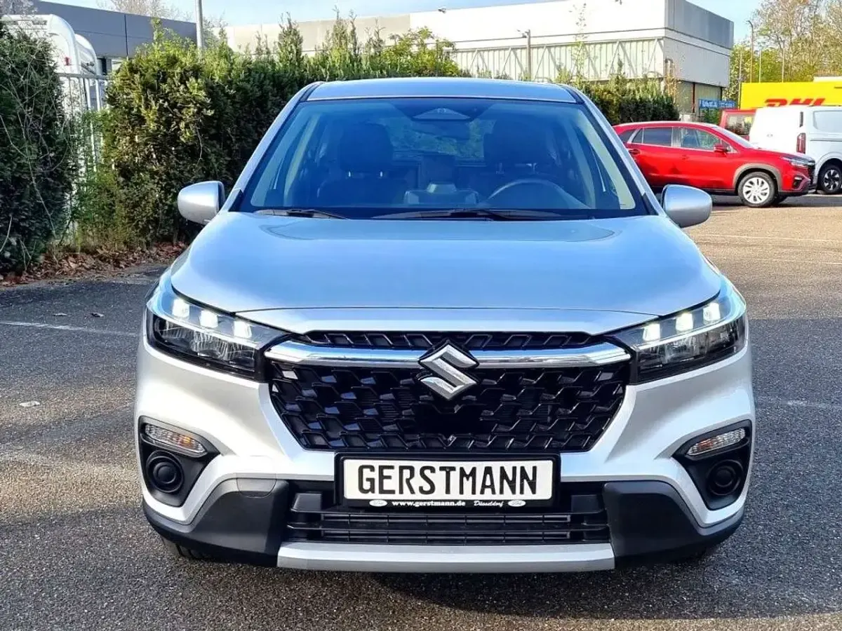 Neu Suzuki SX4 S-Cross 129 PS (94 kW) 2026 Silky silver metallic SUV