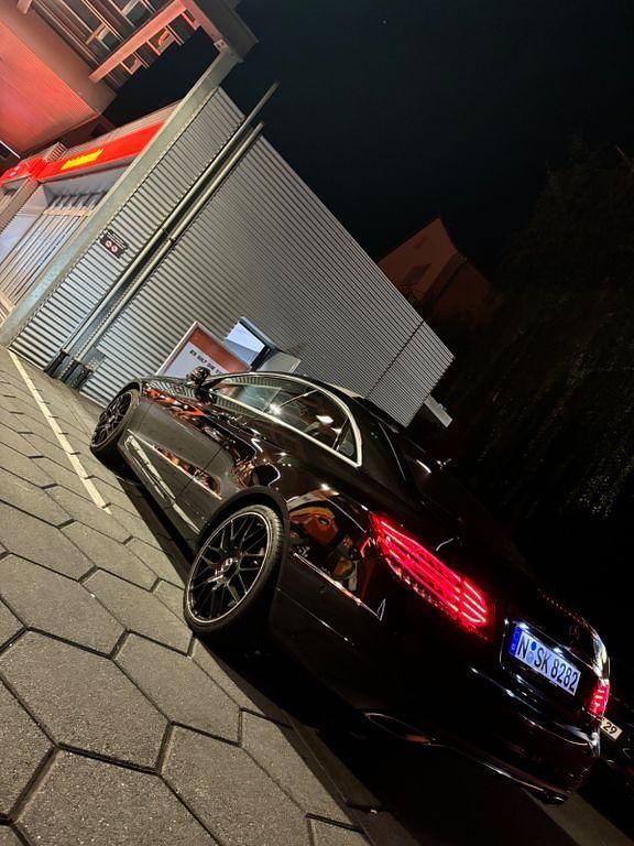Schwarz Gebraucht 2015 Mercedes E200 Coupé | 21.500 € (Teuer) - Bild 1/4