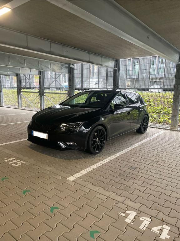 Schwarz Gebraucht 2015 Seat Leon Limousine | 12.999 € (Fairer Preis) - Bild 1/4