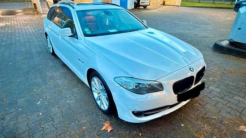Gebraucht BMW 520 184 PS (135 kW) 2011 Weiß Kombi