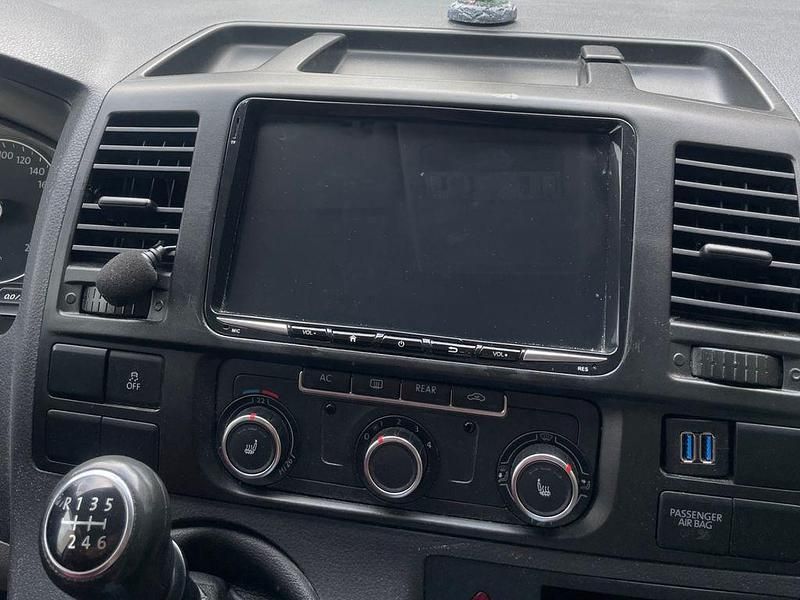 Używany VW Caravelle 179 KM (131 kW) 2012 Czarny Van