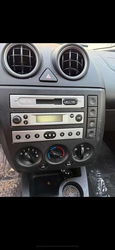 Gebraucht Ford Fiesta 60 PS (44 kW) 2004 Kleinwagen