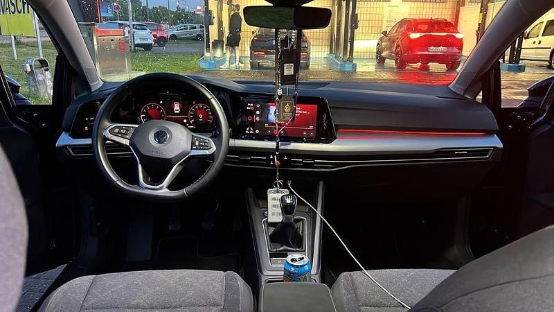 Gebraucht VW Golf VIII Life 131 PS (96 kW) 2021 Schwarz Kombi