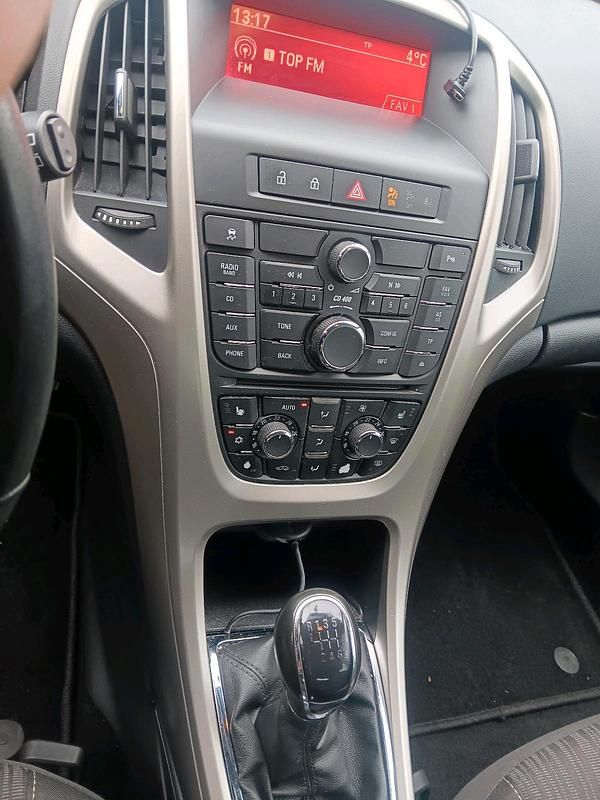 Gebraucht Opel Astra 125 PS (91 kW) 2011 Blau Kombi