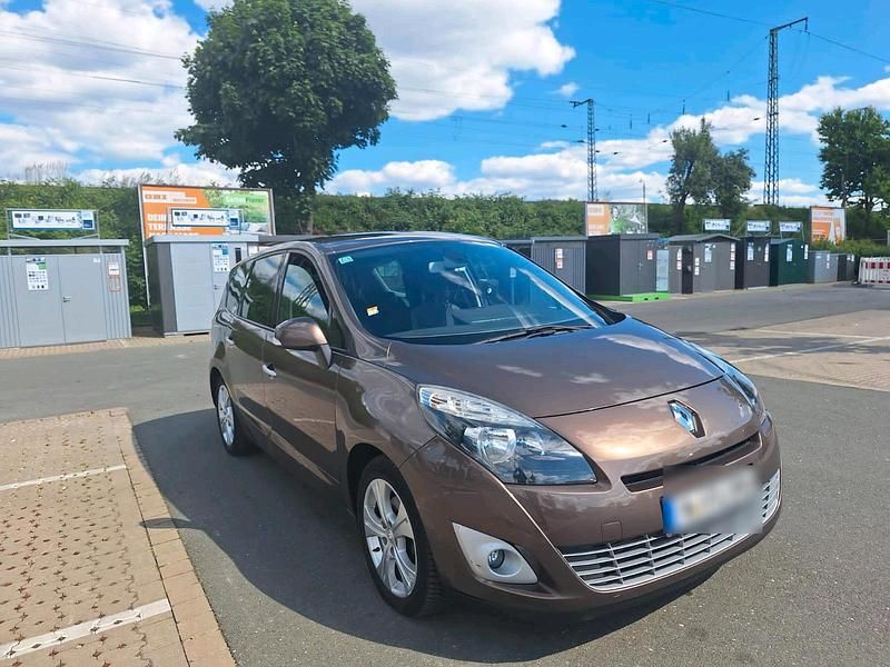 Braun Gebraucht 2011 Renault Scénic III Van / Kleinbus | 4.590 € - Bild 1/4