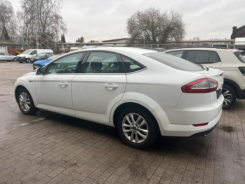 Weiß Gebraucht 2013 Ford Mondeo Limousine | 5.000 € (Superpreis) - Bild 1/4
