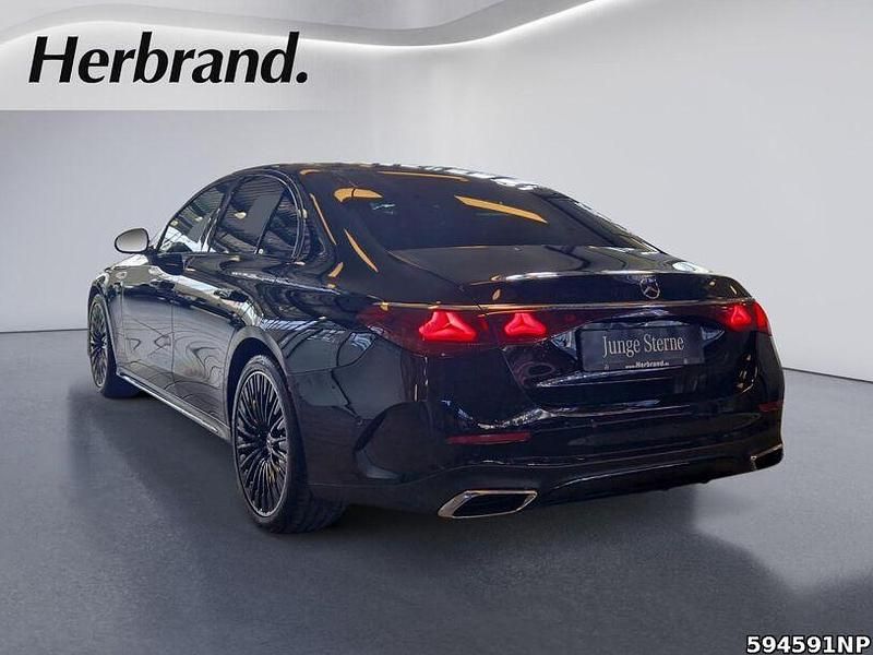Gebraucht Mercedes E220 AMG 197 PS (144 kW) 2024 Metalliclack obsidianschwarz m Limousine