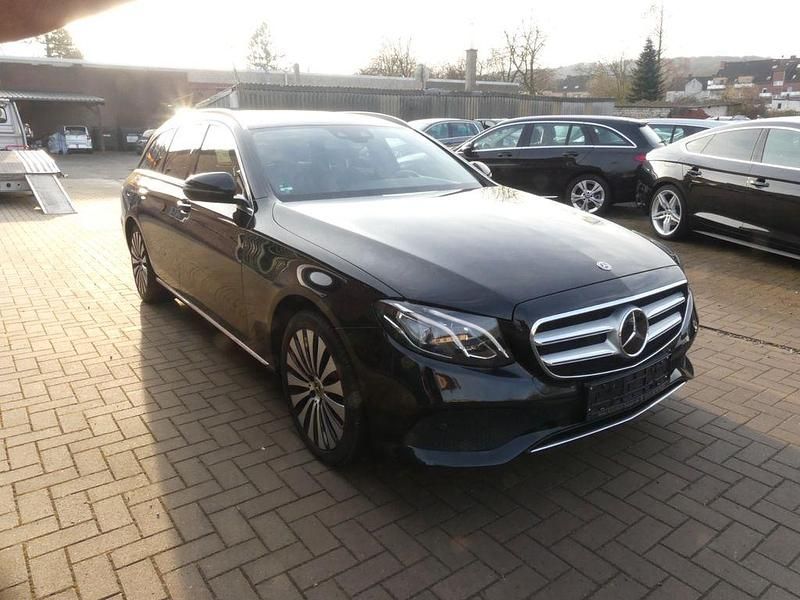 Gebraucht Mercedes E350 258 PS (189 kW) 2017 Schwarz  unilack Kombi
