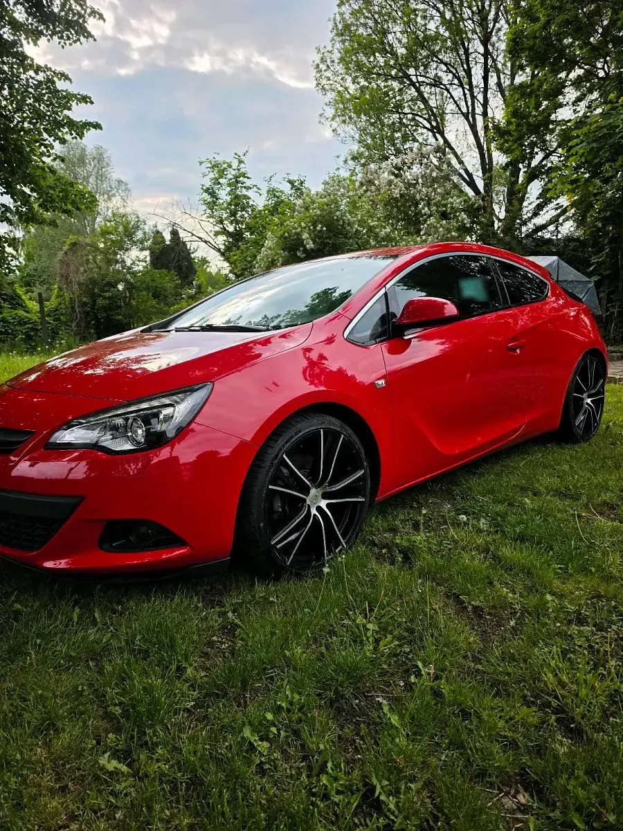 Gebraucht Opel Astra GTC 179 PS (131 kW) 2011 Rot Coupé