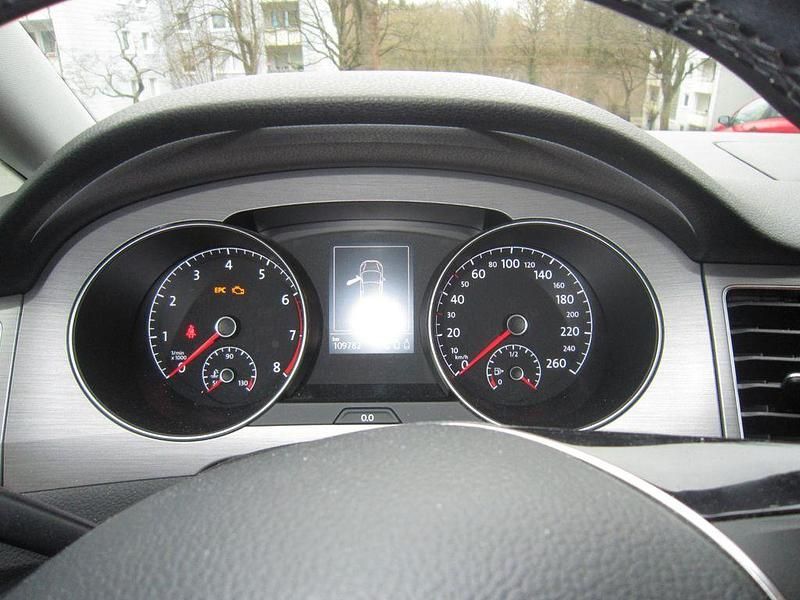 Beige Gebraucht 2015 VW Golf Sportsvan Trendline Van / Kleinbus | 10.600 € (Fairer Preis) - Bild 1/4