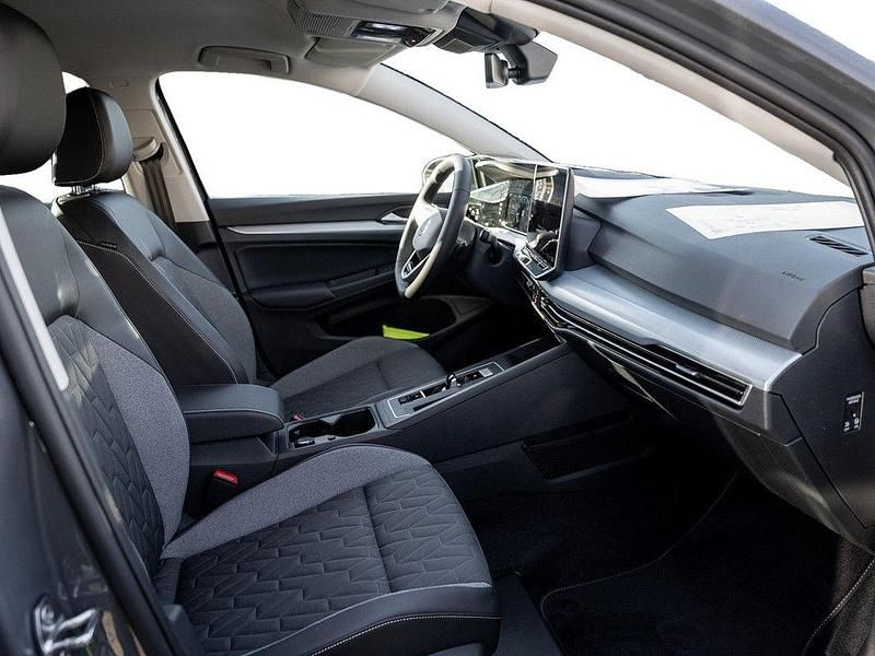 Gebraucht VW Golf VIII 116 PS (85 kW) 2026 Delfingrau Limousine