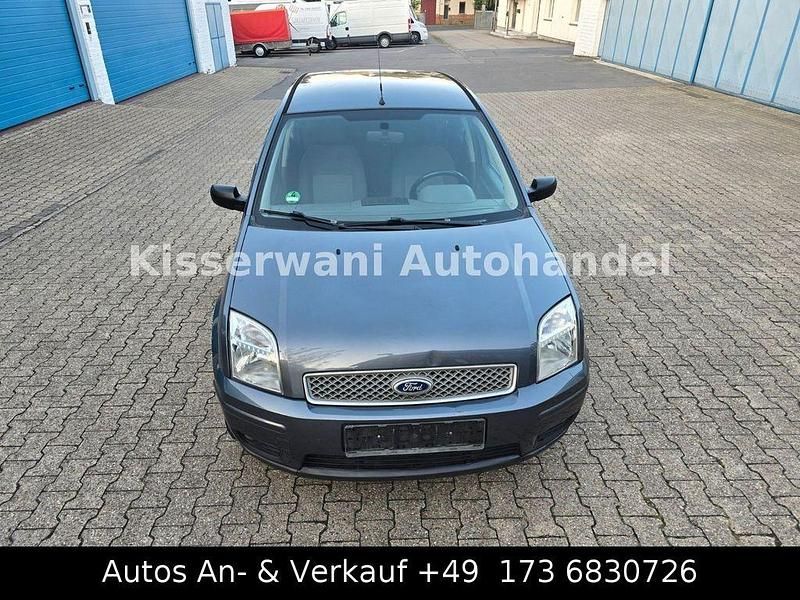 Grau Gebraucht 2005 Ford Fusion Limousine | 2.000 € (Fairer Preis) - Bild 1/4