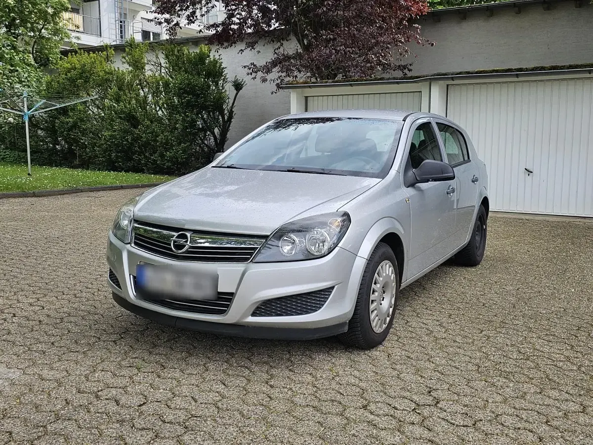 Usata Opel Astra Selection 90 CV (66 kW) 2009 Argento Utilitaria